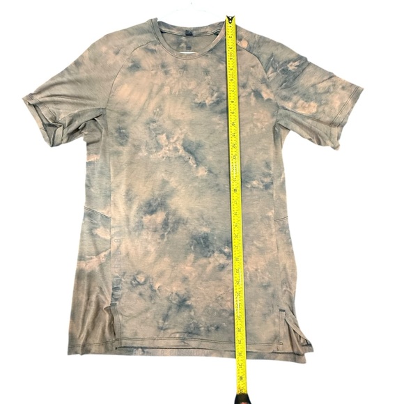 Lululemon Mens Shirt Size M Brown Tan Tie Dye License To Train L98-021-LTT - Picture 4 of 6
